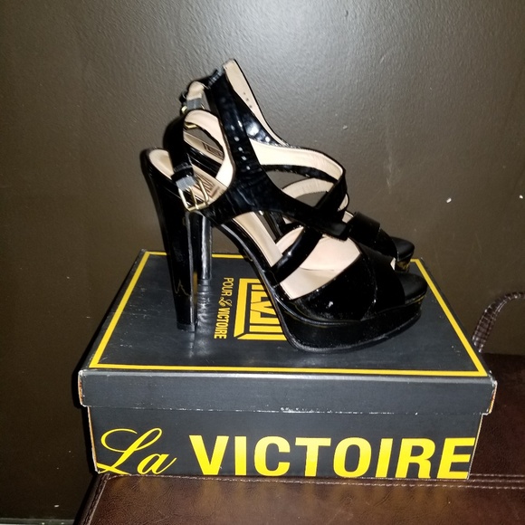 Shoes - Picture 3 of 4